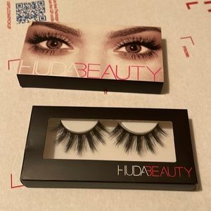 New In Box - Huda Beauty Lashes